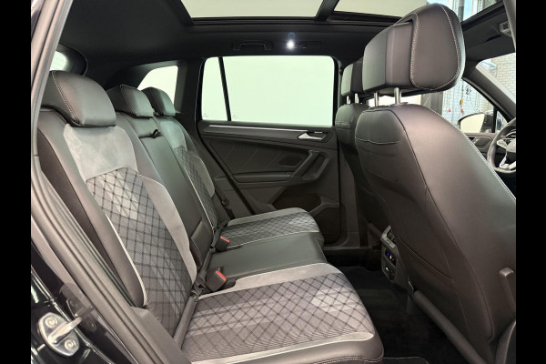 Volkswagen Tiguan 1.4 TSI eHybrid R-Line Business+ Automaat Trekhaak Panoramadak Navigatie IQ Light Stoel en Stuurverwarming Draadloze telefoonlader Digital Cockpit Climate Control Parkeersensoren 19 Inch