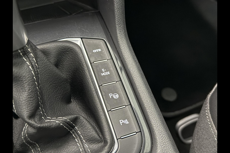 Volkswagen Tiguan 1.4 TSI eHybrid R-Line Business+ Automaat Trekhaak Panoramadak Navigatie IQ Light Stoel en Stuurverwarming Draadloze telefoonlader Digital Cockpit Climate Control Parkeersensoren 19 Inch