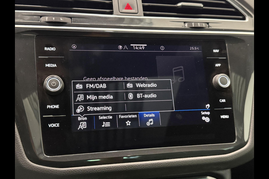 Volkswagen Tiguan 1.4 TSI eHybrid R-Line Business+ Automaat Trekhaak Panoramadak Navigatie IQ Light Stoel en Stuurverwarming Draadloze telefoonlader Digital Cockpit Climate Control Parkeersensoren 19 Inch