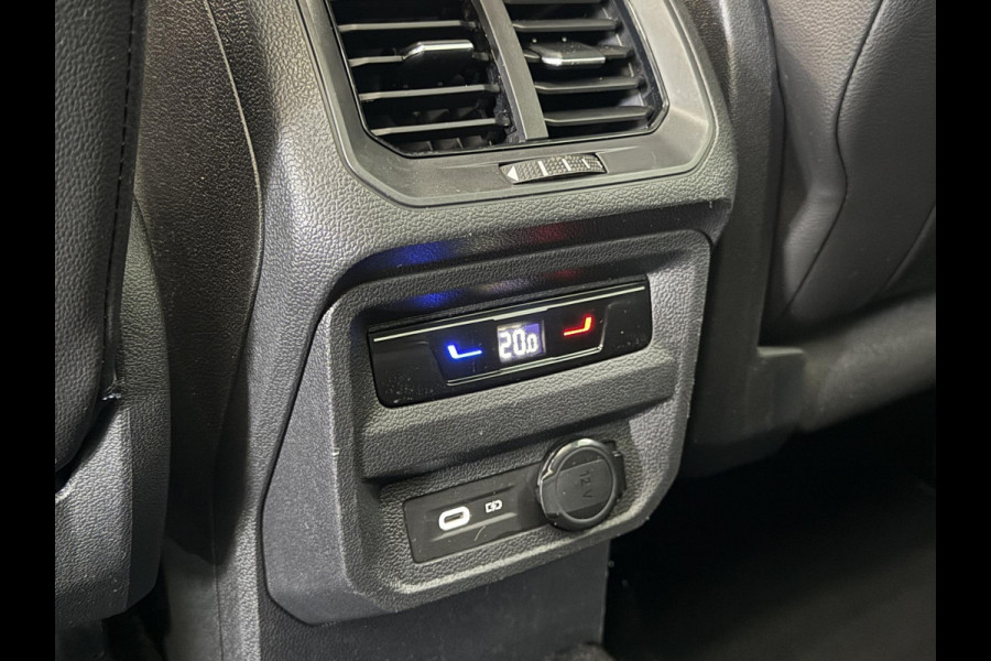 Volkswagen Tiguan 1.4 TSI eHybrid R-Line Business+ Automaat Trekhaak Panoramadak Navigatie IQ Light Stoel en Stuurverwarming Draadloze telefoonlader Digital Cockpit Climate Control Parkeersensoren 19 Inch