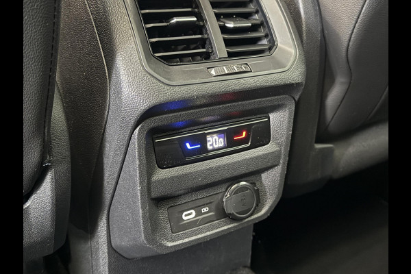 Volkswagen Tiguan 1.4 TSI eHybrid R-Line Business+ Automaat Trekhaak Panoramadak Navigatie IQ Light Stoel en Stuurverwarming Draadloze telefoonlader Digital Cockpit Climate Control Parkeersensoren 19 Inch