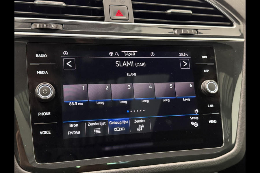 Volkswagen Tiguan 1.4 TSI eHybrid R-Line Business+ Automaat Trekhaak Panoramadak Navigatie IQ Light Stoel en Stuurverwarming Draadloze telefoonlader Digital Cockpit Climate Control Parkeersensoren 19 Inch