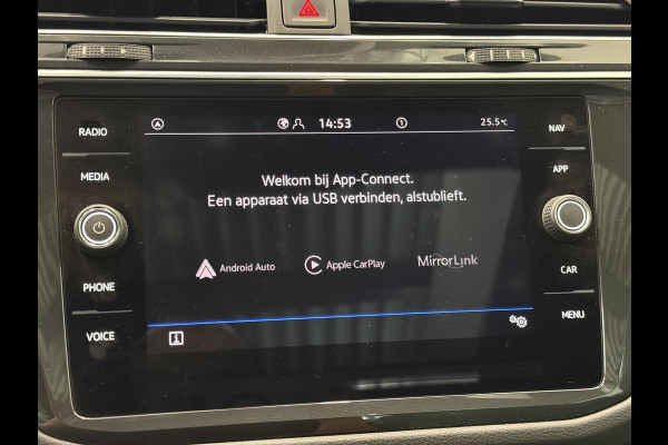 Volkswagen Tiguan 1.4 TSI eHybrid R-Line Business+ Automaat Trekhaak Panoramadak Navigatie IQ Light Stoel en Stuurverwarming Draadloze telefoonlader Digital Cockpit Climate Control Parkeersensoren 19 Inch