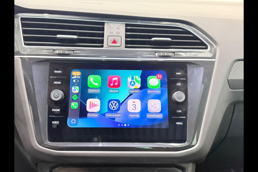 Volkswagen Tiguan 1.4 TSI eHybrid R-Line Business+ Automaat Trekhaak Panoramadak Navigatie IQ Light Stoel en Stuurverwarming Draadloze telefoonlader Digital Cockpit Climate Control Parkeersensoren 19 Inch