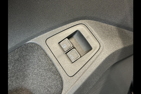 Volkswagen Tiguan 1.4 TSI eHybrid R-Line Business+ Automaat Trekhaak Panoramadak Navigatie IQ Light Stoel en Stuurverwarming Draadloze telefoonlader Digital Cockpit Climate Control Parkeersensoren 19 Inch
