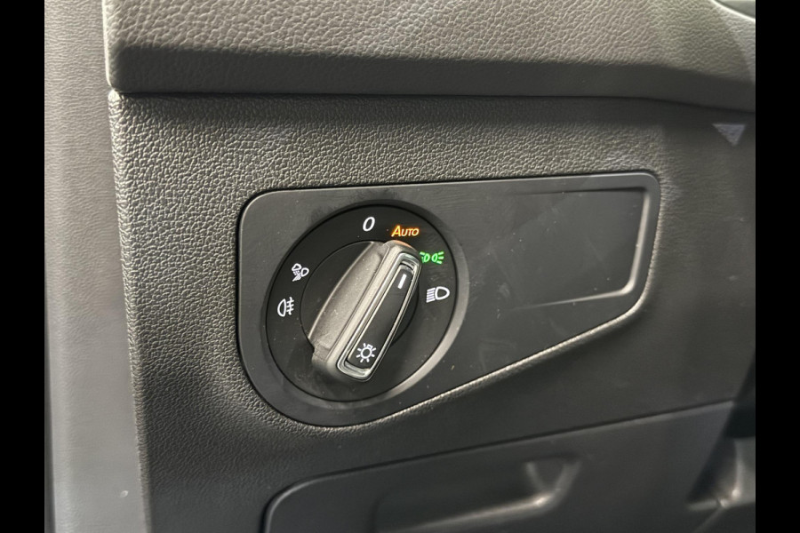 Volkswagen Tiguan 1.4 TSI eHybrid R-Line Business+ Automaat Trekhaak Panoramadak Navigatie IQ Light Stoel en Stuurverwarming Draadloze telefoonlader Digital Cockpit Climate Control Parkeersensoren 19 Inch