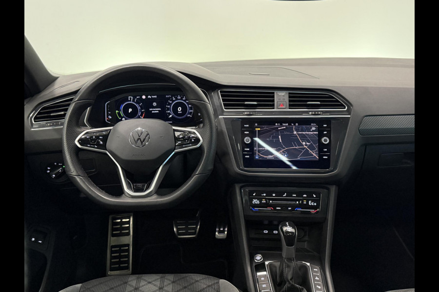 Volkswagen Tiguan 1.4 TSI eHybrid R-Line Business+ Automaat Trekhaak Panoramadak Navigatie IQ Light Stoel en Stuurverwarming Draadloze telefoonlader Digital Cockpit Climate Control Parkeersensoren 19 Inch
