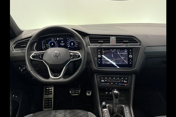Volkswagen Tiguan 1.4 TSI eHybrid R-Line Business+ Automaat Trekhaak Panoramadak Navigatie IQ Light Stoel en Stuurverwarming Draadloze telefoonlader Digital Cockpit Climate Control Parkeersensoren 19 Inch
