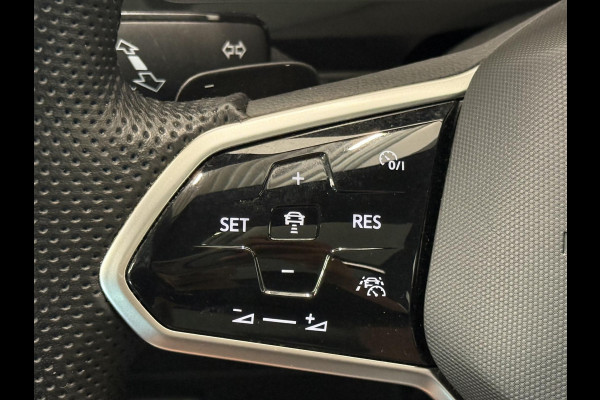 Volkswagen Tiguan 1.4 TSI eHybrid R-Line Business+ Automaat Trekhaak Panoramadak Navigatie IQ Light Stoel en Stuurverwarming Draadloze telefoonlader Digital Cockpit Climate Control Parkeersensoren 19 Inch