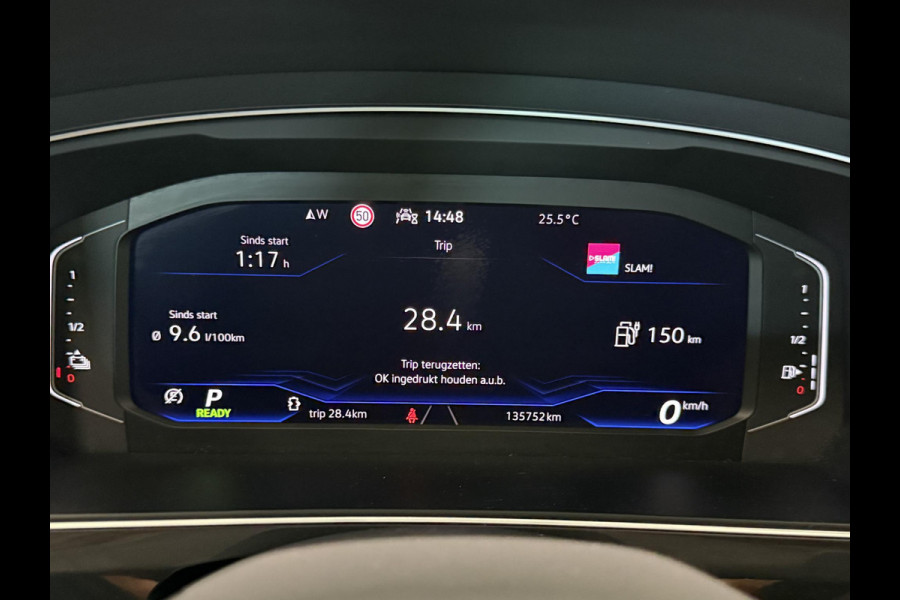 Volkswagen Tiguan 1.4 TSI eHybrid R-Line Business+ Automaat Trekhaak Panoramadak Navigatie IQ Light Stoel en Stuurverwarming Draadloze telefoonlader Digital Cockpit Climate Control Parkeersensoren 19 Inch