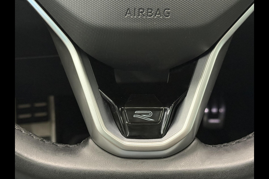 Volkswagen Tiguan 1.4 TSI eHybrid R-Line Business+ Automaat Trekhaak Panoramadak Navigatie IQ Light Stoel en Stuurverwarming Draadloze telefoonlader Digital Cockpit Climate Control Parkeersensoren 19 Inch