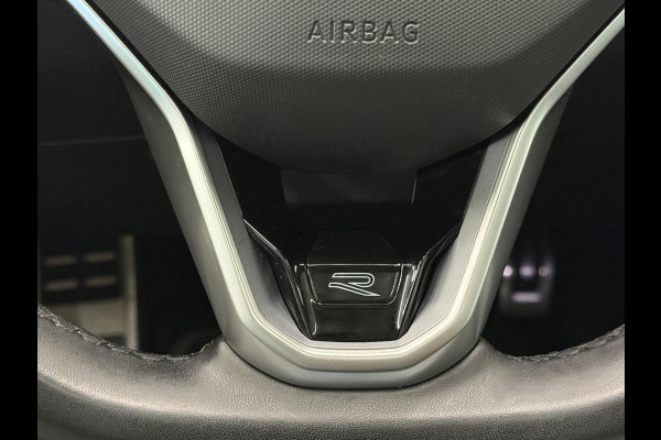 Volkswagen Tiguan 1.4 TSI eHybrid R-Line Business+ Automaat Trekhaak Panoramadak Navigatie IQ Light Stoel en Stuurverwarming Draadloze telefoonlader Digital Cockpit Climate Control Parkeersensoren 19 Inch