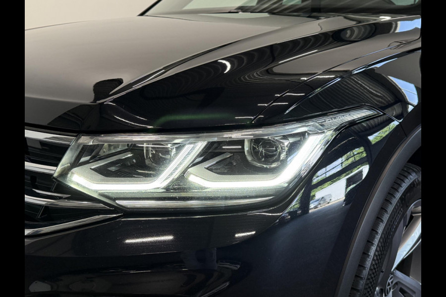 Volkswagen Tiguan 1.4 TSI eHybrid R-Line Business+ Automaat Trekhaak Panoramadak Navigatie IQ Light Stoel en Stuurverwarming Draadloze telefoonlader Digital Cockpit Climate Control Parkeersensoren 19 Inch