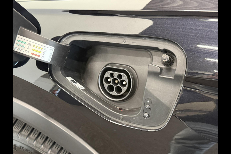 Volkswagen Tiguan 1.4 TSI eHybrid R-Line Business+ Automaat Trekhaak Panoramadak Navigatie IQ Light Stoel en Stuurverwarming Draadloze telefoonlader Digital Cockpit Climate Control Parkeersensoren 19 Inch