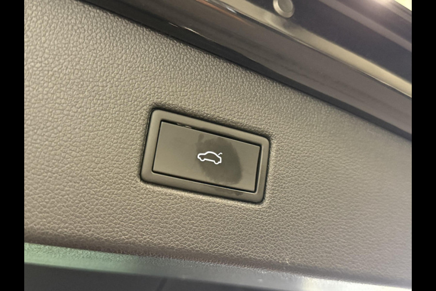 Volkswagen Tiguan 1.4 TSI eHybrid R-Line Business+ Automaat Trekhaak Panoramadak Navigatie IQ Light Stoel en Stuurverwarming Draadloze telefoonlader Digital Cockpit Climate Control Parkeersensoren 19 Inch