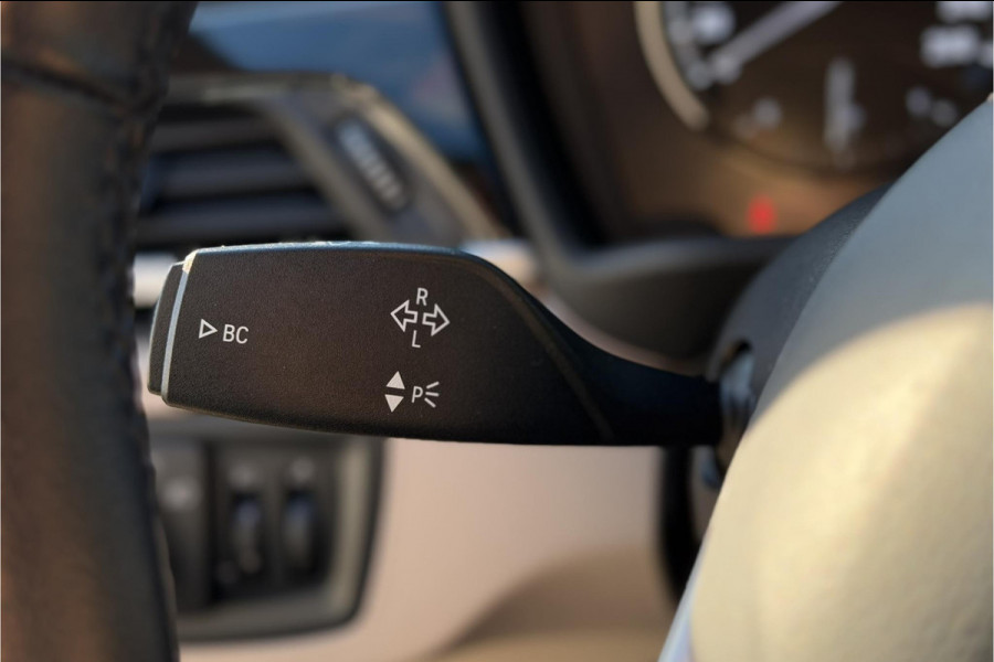 BMW X1 xDrive25e | Leder | Camera | Head-Up | Groot Navi | LED | Elektrische Klep