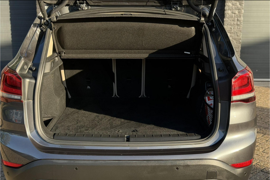 BMW X1 xDrive25e | Leder | Camera | Head-Up | Groot Navi | LED | Elektrische Klep