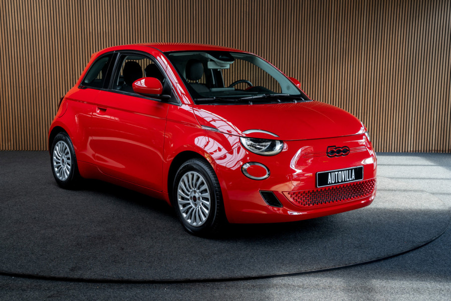 Fiat 500 24 kWh 3- Fase SOH: 93,8% Navi Airco LED Cruise C. Carplay Stoelverwarming LM velgen BTW auto