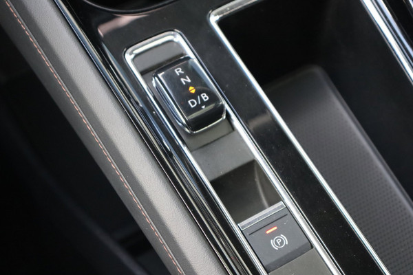 Škoda ENYAQ iV 60 Sportline schuifdak el.trekhaak camera's leer+mem+vw org.NL 93,53% travel assist