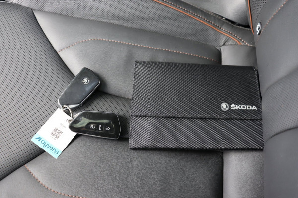 Škoda ENYAQ iV 60 Sportline schuifdak el.trekhaak camera's leer+mem+vw org.NL 93,53% travel assist