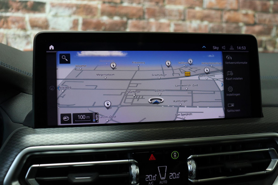 BMW iX3 High Executive M Sport Pakket 80 kWh / Live Cockpit Professional / Active Protection / Driving Assistant Professional / Panoramadak / Trekhaak / Leder / Adaptieve LED-koplamp / Shadow Line / Adaptief Onderstel /  Stuurwielverwarming / Head-Up Display / DAB / Harman Kardon