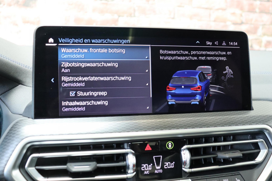 BMW iX3 High Executive M Sport Pakket 80 kWh / Live Cockpit Professional / Active Protection / Driving Assistant Professional / Panoramadak / Trekhaak / Leder / Adaptieve LED-koplamp / Shadow Line / Adaptief Onderstel /  Stuurwielverwarming / Head-Up Display / DAB / Harman Kardon