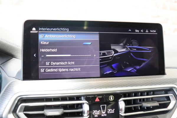 BMW iX3 High Executive M Sport Pakket 80 kWh / Live Cockpit Professional / Active Protection / Driving Assistant Professional / Panoramadak / Trekhaak / Leder / Adaptieve LED-koplamp / Shadow Line / Adaptief Onderstel /  Stuurwielverwarming / Head-Up Display / DAB / Harman Kardon