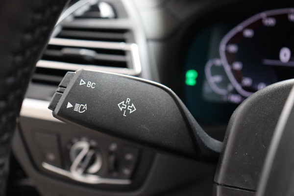 BMW iX3 High Executive M Sport Pakket 80 kWh / Live Cockpit Professional / Active Protection / Driving Assistant Professional / Panoramadak / Trekhaak / Leder / Adaptieve LED-koplamp / Shadow Line / Adaptief Onderstel /  Stuurwielverwarming / Head-Up Display / DAB / Harman Kardon