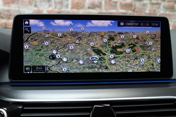 BMW 5 Serie Sedan 530e High Executive M Sport Pakket Automaat / Live Cockpit Professional / Trekhaak / Laserlight / Comfortstoelen / Driving Assistant Professional / 19 Inch / Harman Kardon / Stoelverwarming / DAB / Parkeerhulp Plus / Stoelverwarming / Extra Getint Glas