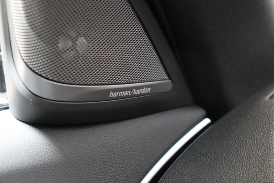 BMW 5 Serie Sedan 530e High Executive M Sport Pakket Automaat / Live Cockpit Professional / Trekhaak / Laserlight / Comfortstoelen / Driving Assistant Professional / 19 Inch / Harman Kardon / Stoelverwarming / DAB / Parkeerhulp Plus / Stoelverwarming / Extra Getint Glas