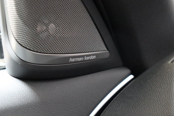 BMW 5 Serie Sedan 530e High Executive M Sport Pakket Automaat / Live Cockpit Professional / Trekhaak / Laserlight / Comfortstoelen / Driving Assistant Professional / 19 Inch / Harman Kardon / Stoelverwarming / DAB / Parkeerhulp Plus / Stoelverwarming / Extra Getint Glas