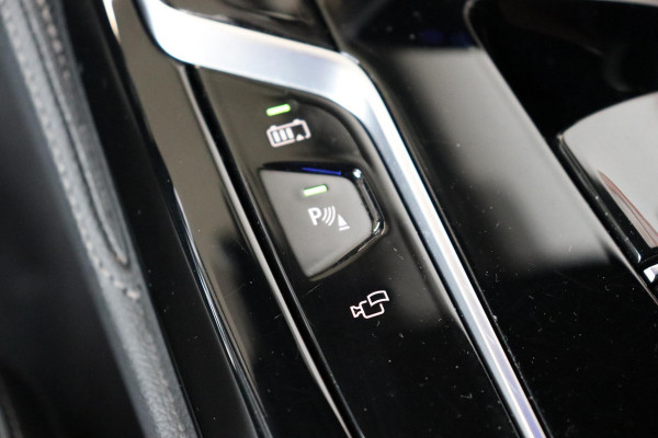 BMW 5 Serie Sedan 530e High Executive M Sport Pakket Automaat / Live Cockpit Professional / Trekhaak / Laserlight / Comfortstoelen / Driving Assistant Professional / 19 Inch / Harman Kardon / Stoelverwarming / DAB / Parkeerhulp Plus / Stoelverwarming / Extra Getint Glas