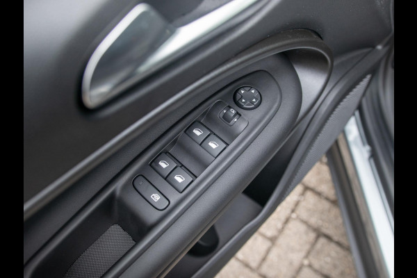 Jeep Avenger 1.2 e-Hybrid Black Edition | Infotainment&Conv. Pack | Winter Pack | Bicolore