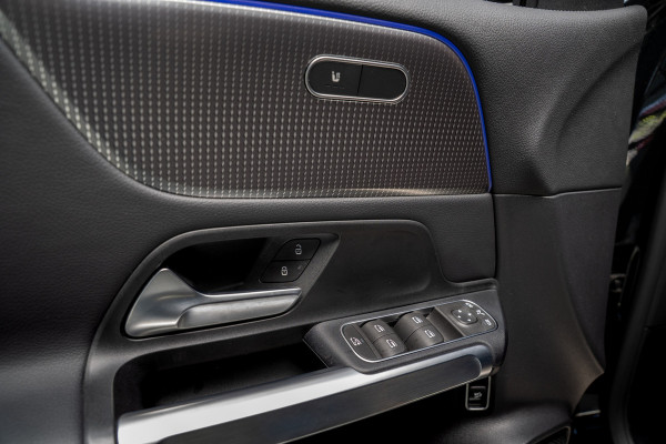 Mercedes-Benz EQB 250 Leer Navi 360° Camera Stoelverwarming PTS LM velgen Zwarte binnenhemel Elektr. bedienbare achterklep BTW auto!  SOH: 96,9%