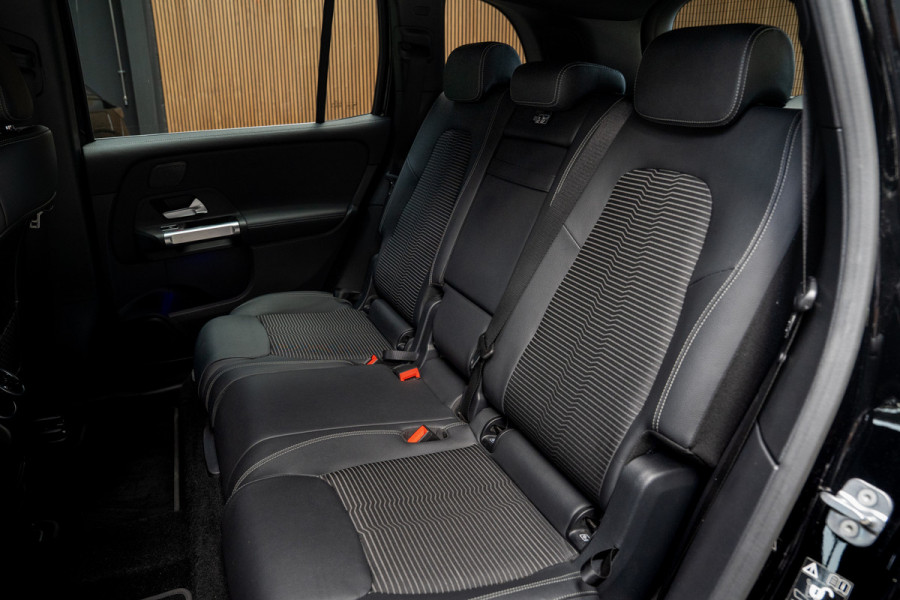 Mercedes-Benz EQB 250 Leer Navi 360° Camera Stoelverwarming PTS LM velgen Zwarte binnenhemel Elektr. bedienbare achterklep BTW auto!  SOH: 96,9%