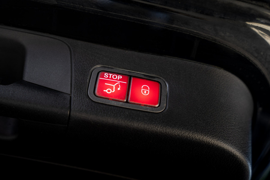 Mercedes-Benz EQB 250 Leer Navi 360° Camera Stoelverwarming PTS LM velgen Zwarte binnenhemel Elektr. bedienbare achterklep BTW auto!  SOH: 96,9%
