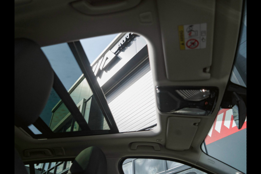 BMW 3 Serie Touring 318d High Executive | PANO | LEDER |