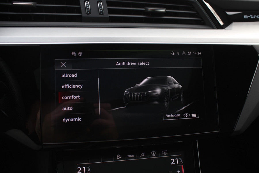Audi e-tron e-tron 50 quattro Launch edition Black 71 kWh / Panoramadak / Camera / 20'' / Luchtvering / ACC / Navigatie / Stoelverwarming / DAB