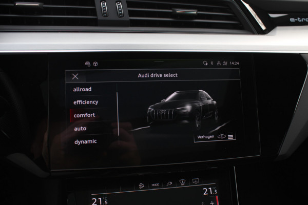 Audi e-tron e-tron 50 quattro Launch edition Black 71 kWh / Panoramadak / Camera / 20'' / Luchtvering / ACC / Navigatie / Stoelverwarming / DAB