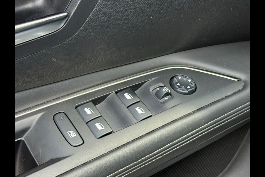 Peugeot 3008 1.2 PureTech AGC Allure / Stoelverwarming / LED