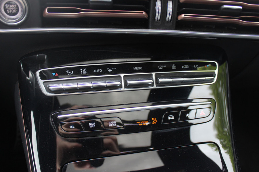 Mercedes-Benz EQC 400 4MATIC Business Solution AMG 80 kWh / Trekhaak / Schuifdak / 360Camera / Head-up / Burmester / Leder / 20'' / Matrix LED / CarPlay / Dodehoek / DAB / ACC