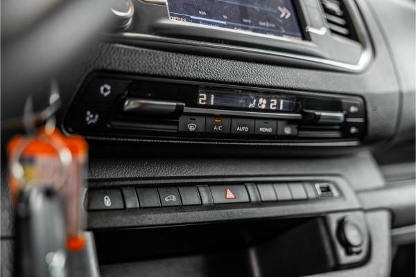 Peugeot Expert 2.0 BlueHDI L2 | ACC | Head-Up | Blind Spot | CarPlay | Camera | Navigatie | DAB | Trekhaak | Nieuwe APK | Lang / L2H1