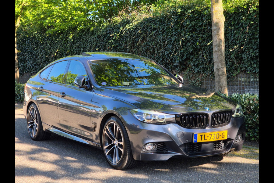 BMW 3-serie Gran Turismo GT M Sport OPTIES Panorama CarPlay Adaptieve Cruise Elek. Trekhaak Camera 2e Eigenaar 320i High Executive
