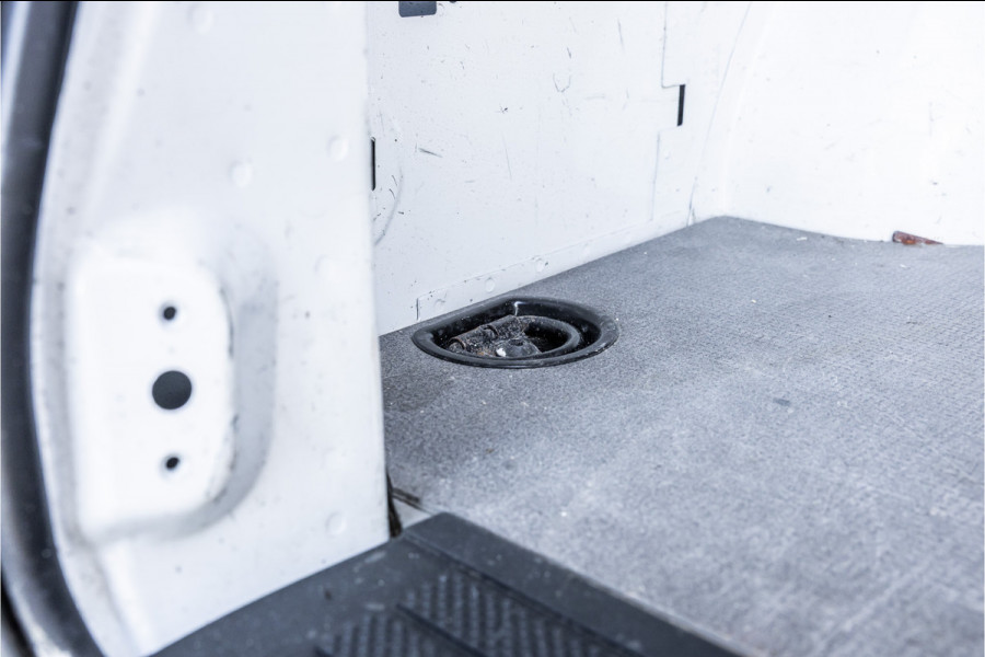Mercedes-Benz Vito eVito Lang | Camera | Navigatie | Stoelverwarming | Airco | 3 zitter | Betimmering | Nieuwe APK | Zero emission | E-vito