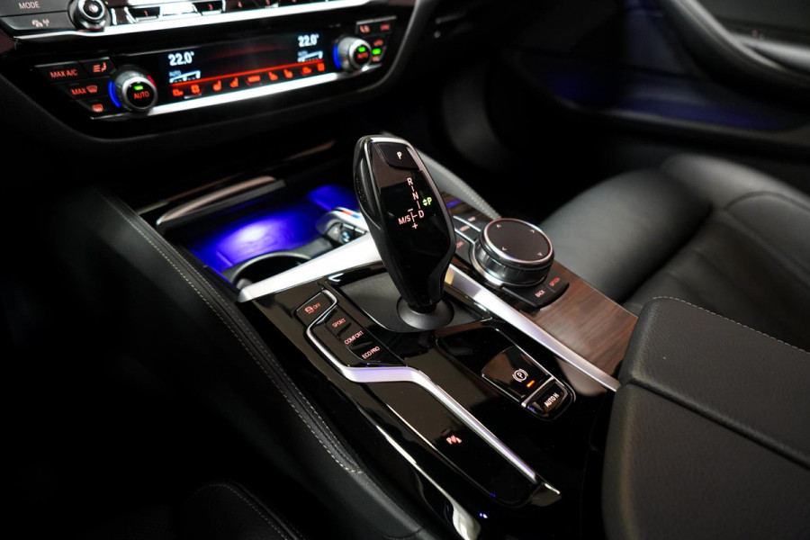 BMW 5 Serie 530i M-Sport M Sport|Pano|Leder|HUD|Dealer onderhouden