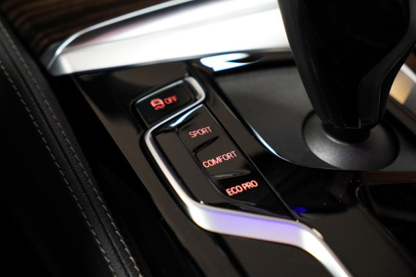 BMW 5 Serie 530i M-Sport M Sport|Pano|Leder|HUD|Dealer onderhouden