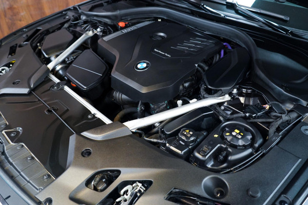 BMW 5 Serie 530i M-Sport M Sport|Pano|Leder|HUD|Dealer onderhouden