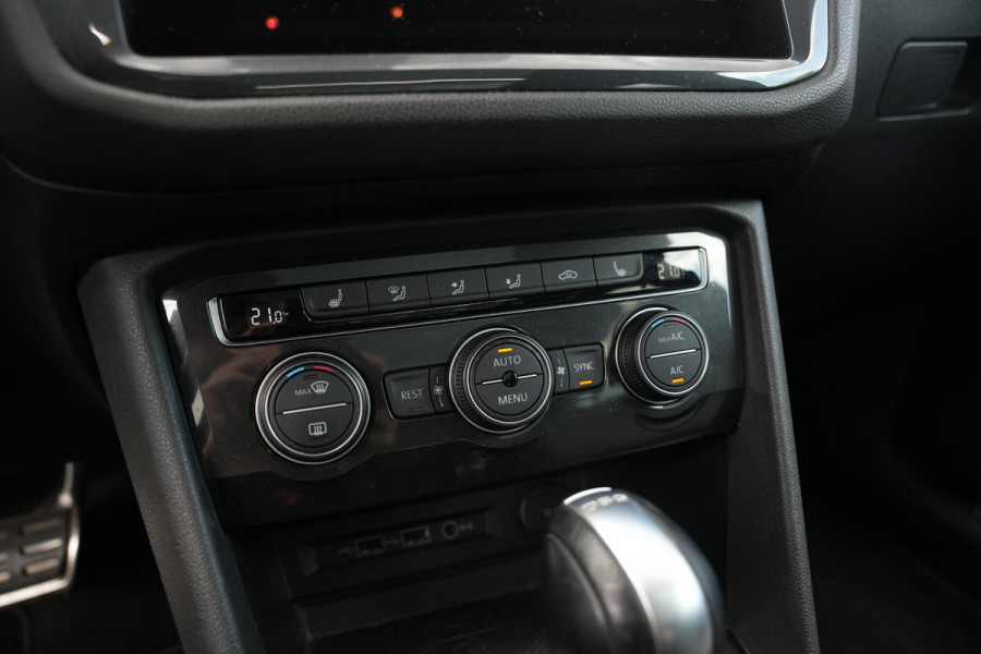 Volkswagen Tiguan Allspace 2.0 TSI 4Motion Highline Business R 7p. Mistlampen adaptief Cruise control adaptief Hill hold Camera Navi R-line Dakrails