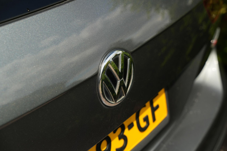 Volkswagen Tiguan Allspace 2.0 TSI 4Motion Highline Business R 7p. Mistlampen adaptief Cruise control adaptief Hill hold Camera Navi R-line Dakrails