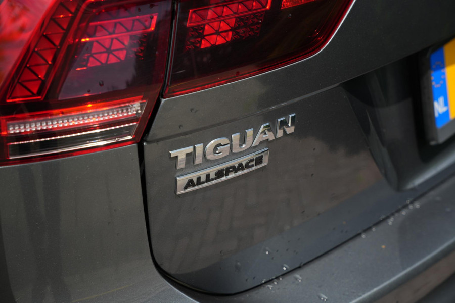 Volkswagen Tiguan Allspace 2.0 TSI 4Motion Highline Business R 7p. Mistlampen adaptief Cruise control adaptief Hill hold Camera Navi R-line Dakrails